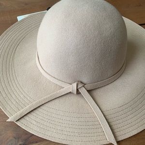 Wool Felt Wide Brit Hat Camel NWT